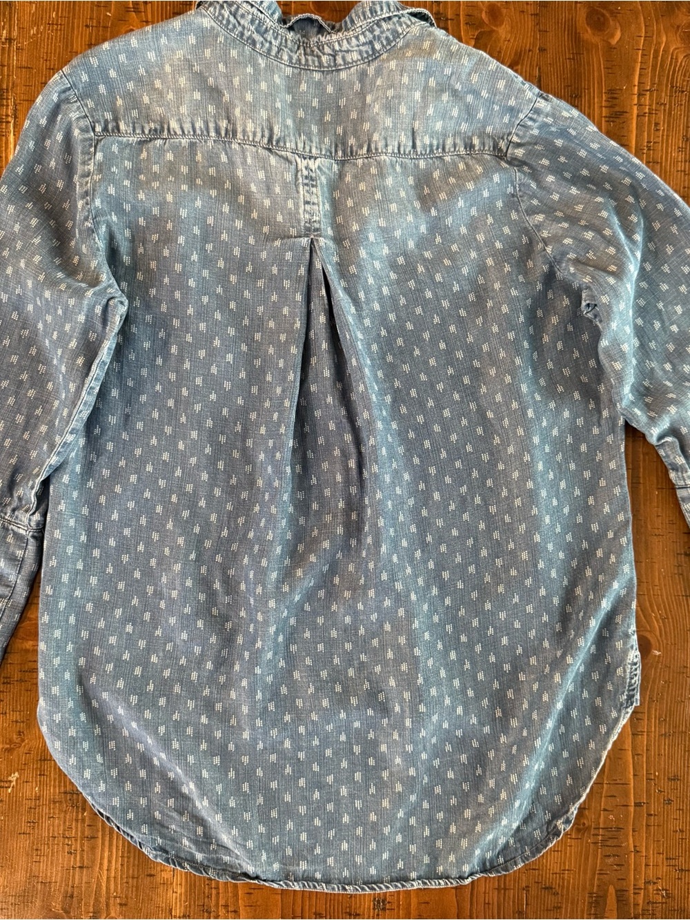 Cloth & Stone Denim Distressed Button Down with White Pattern Sz Medium EUC - Picture 9 of 9